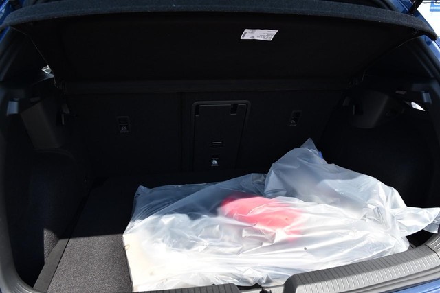 Volkswagen Golf GTI Vehicle Image 25