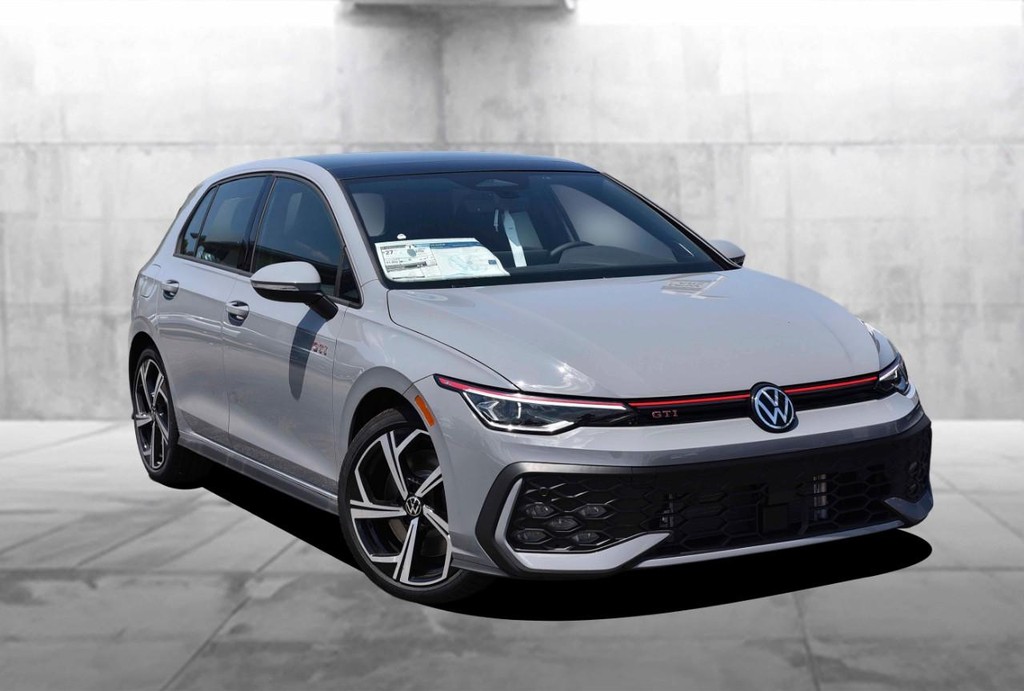 Volkswagen Golf GTI Vehicle Full-screen Gallery Image 2