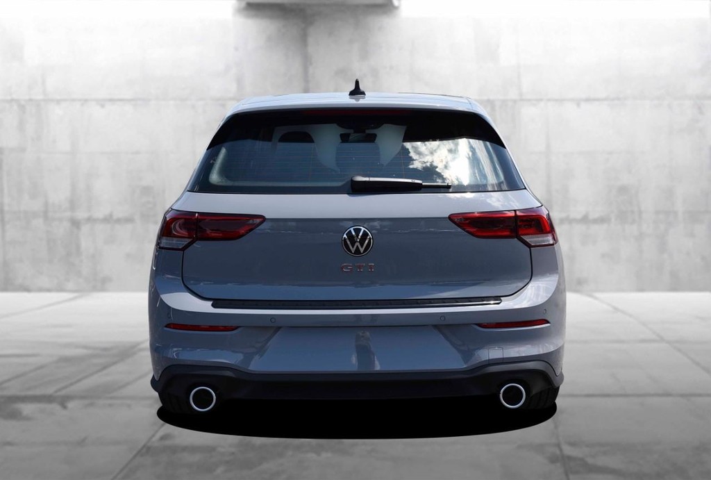 Volkswagen Golf GTI Vehicle Full-screen Gallery Image 6