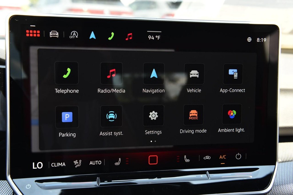 Volkswagen Golf GTI Vehicle Full-screen Gallery Image 14