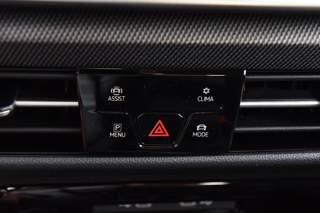 Volkswagen Golf GTI Vehicle Full-screen Gallery Image 15