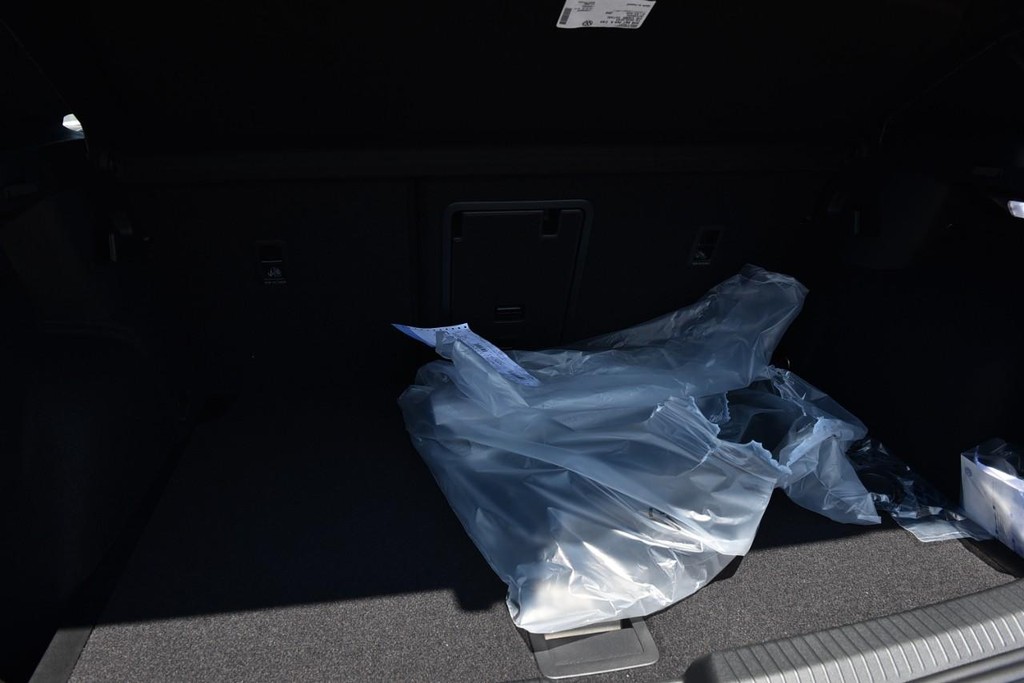 Volkswagen Golf GTI Vehicle Full-screen Gallery Image 26