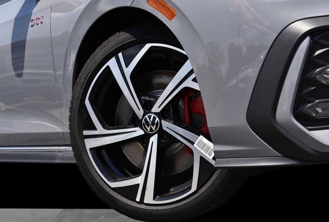 Volkswagen Golf GTI Vehicle Image 03