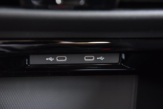 Volkswagen Golf GTI Vehicle Image 17