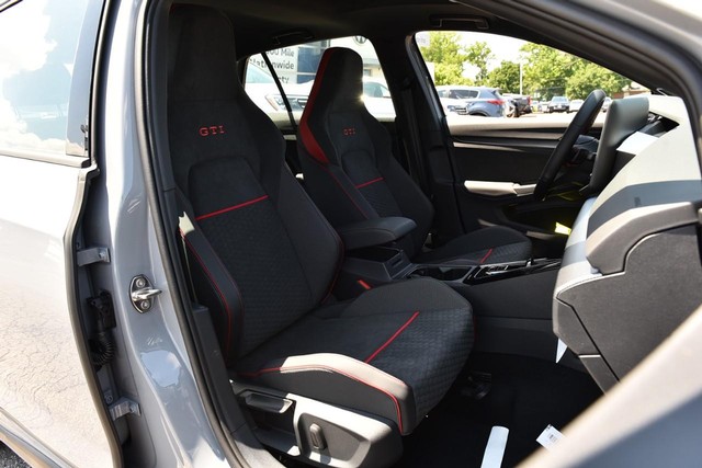 Volkswagen Golf GTI Vehicle Image 21
