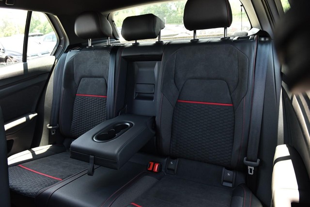 Volkswagen Golf GTI Vehicle Image 23
