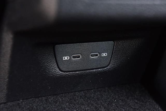 Volkswagen Golf GTI Vehicle Image 25