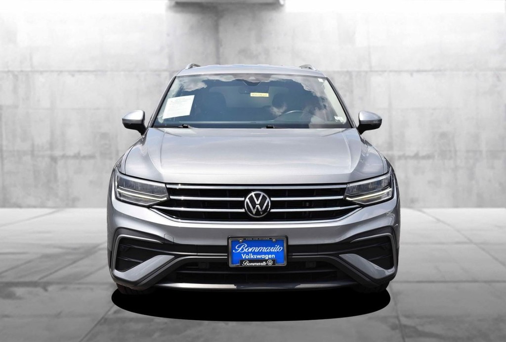 Volkswagen Tiguan Vehicle Full-screen Gallery Image 4