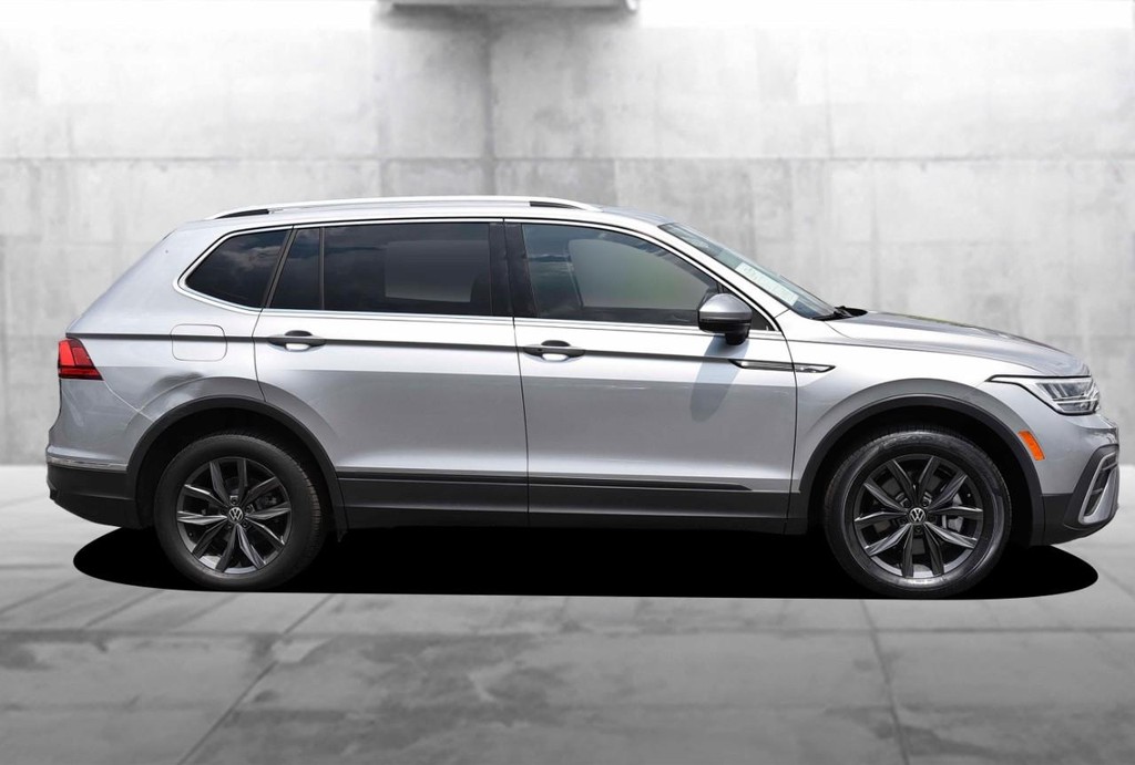 Volkswagen Tiguan Vehicle Full-screen Gallery Image 5