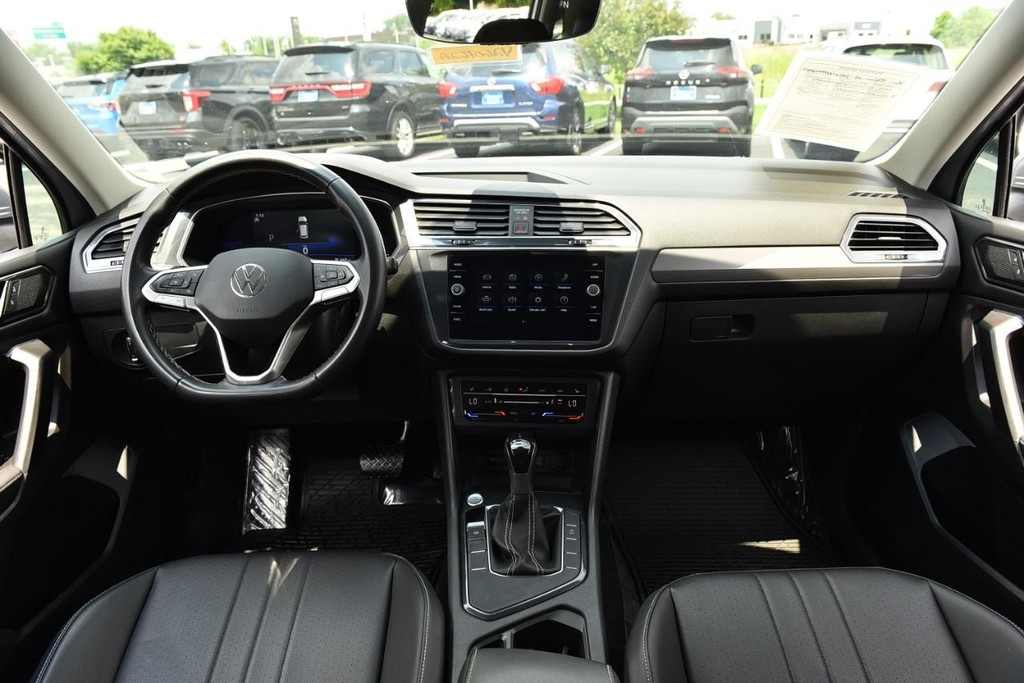 Volkswagen Tiguan Vehicle Full-screen Gallery Image 7