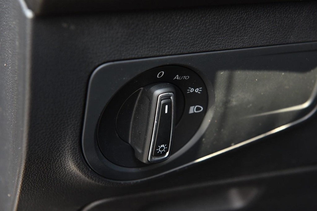 Volkswagen Tiguan Vehicle Full-screen Gallery Image 10