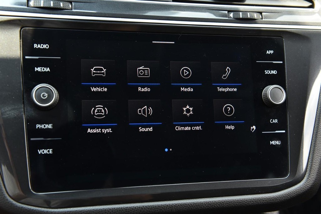 Volkswagen Tiguan Vehicle Full-screen Gallery Image 13