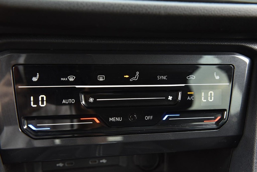 Volkswagen Tiguan Vehicle Full-screen Gallery Image 14