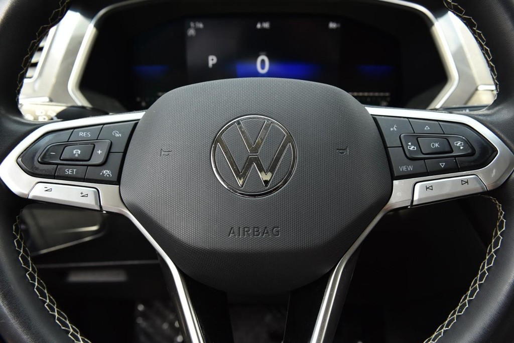 Volkswagen Tiguan Vehicle Full-screen Gallery Image 17