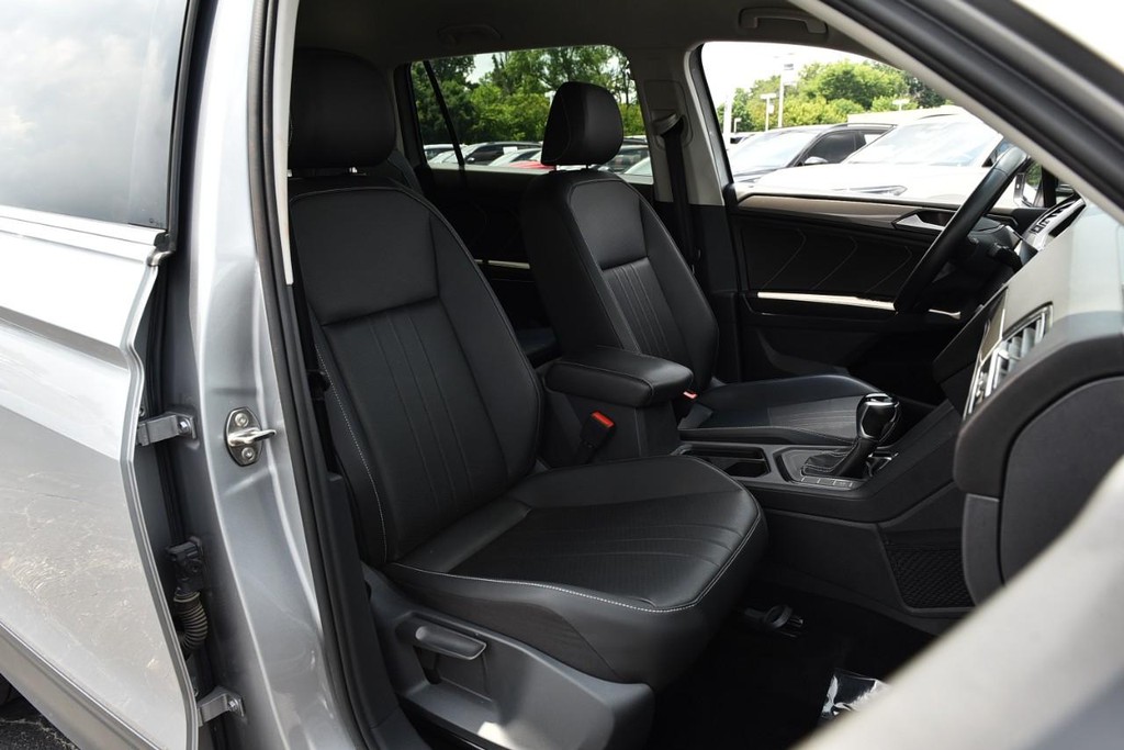 Volkswagen Tiguan Vehicle Full-screen Gallery Image 19