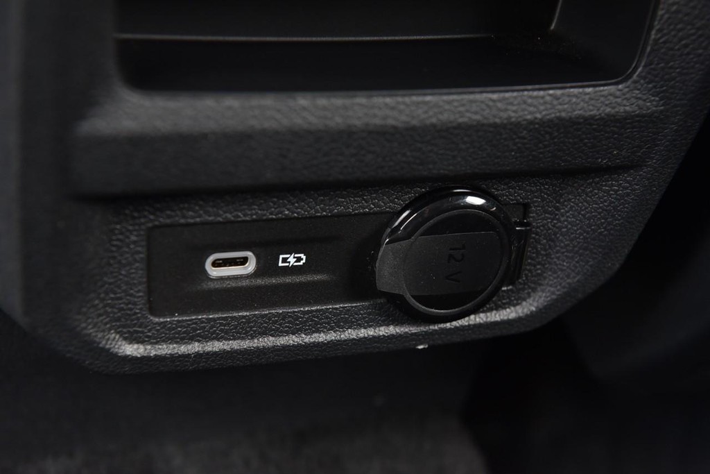 Volkswagen Tiguan Vehicle Full-screen Gallery Image 22
