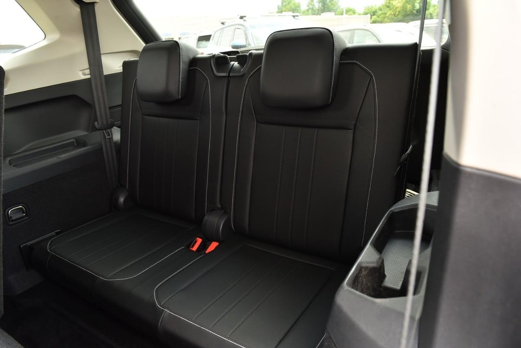 Volkswagen Tiguan Vehicle Full-screen Gallery Image 23