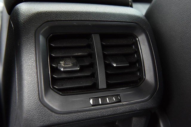 Volkswagen Tiguan Vehicle Image 21