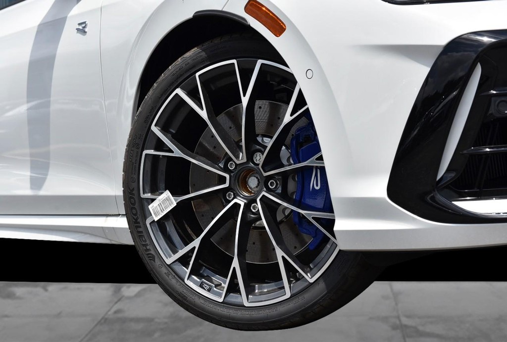 Volkswagen Golf R Vehicle Full-screen Gallery Image 3
