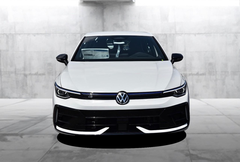 Volkswagen Golf R Vehicle Full-screen Gallery Image 4
