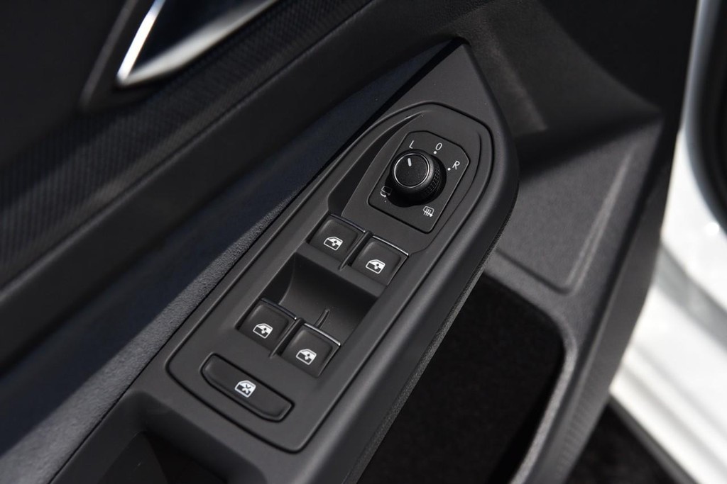 Volkswagen Golf R Vehicle Full-screen Gallery Image 8