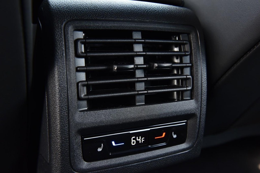 Volkswagen Golf R Vehicle Full-screen Gallery Image 22