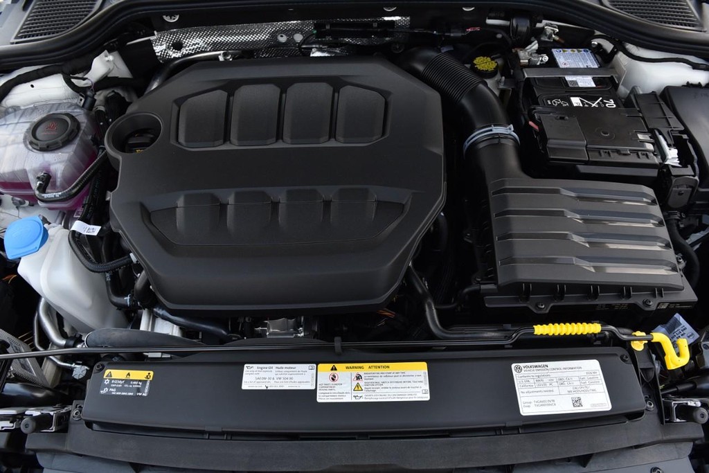 Volkswagen Golf R Vehicle Full-screen Gallery Image 25