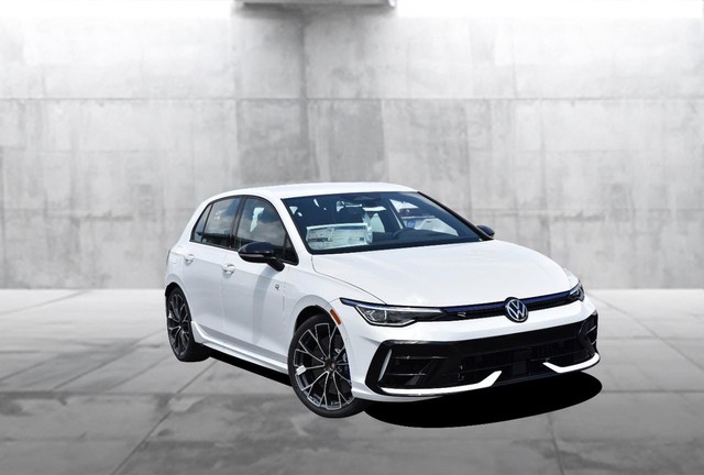 Volkswagen Golf R Vehicle Image 02