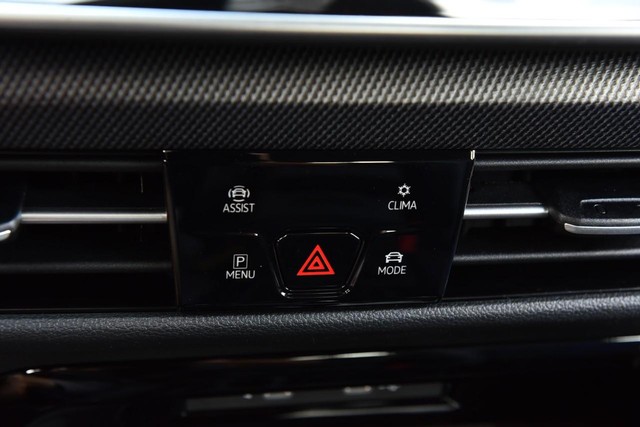 Volkswagen Golf R Vehicle Image 15