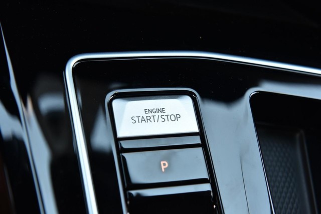 Volkswagen Golf R Vehicle Image 17