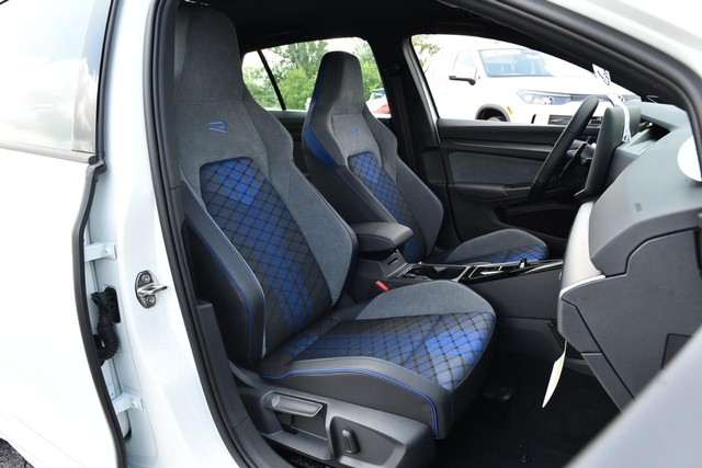 Volkswagen Golf R Vehicle Image 20