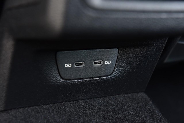Volkswagen Golf R Vehicle Image 23