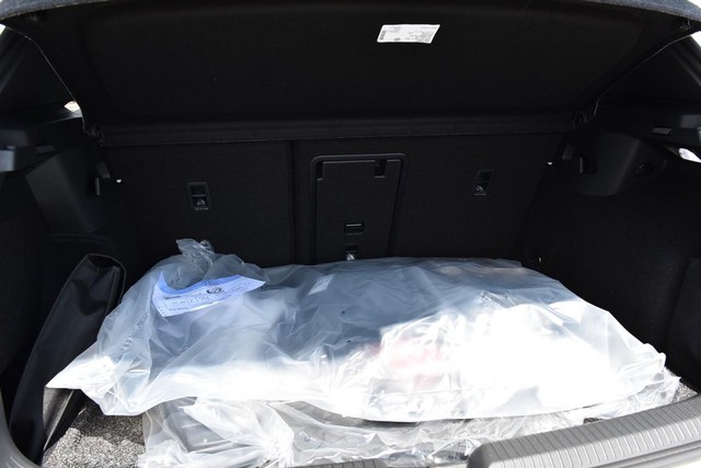Volkswagen Golf R Vehicle Image 24