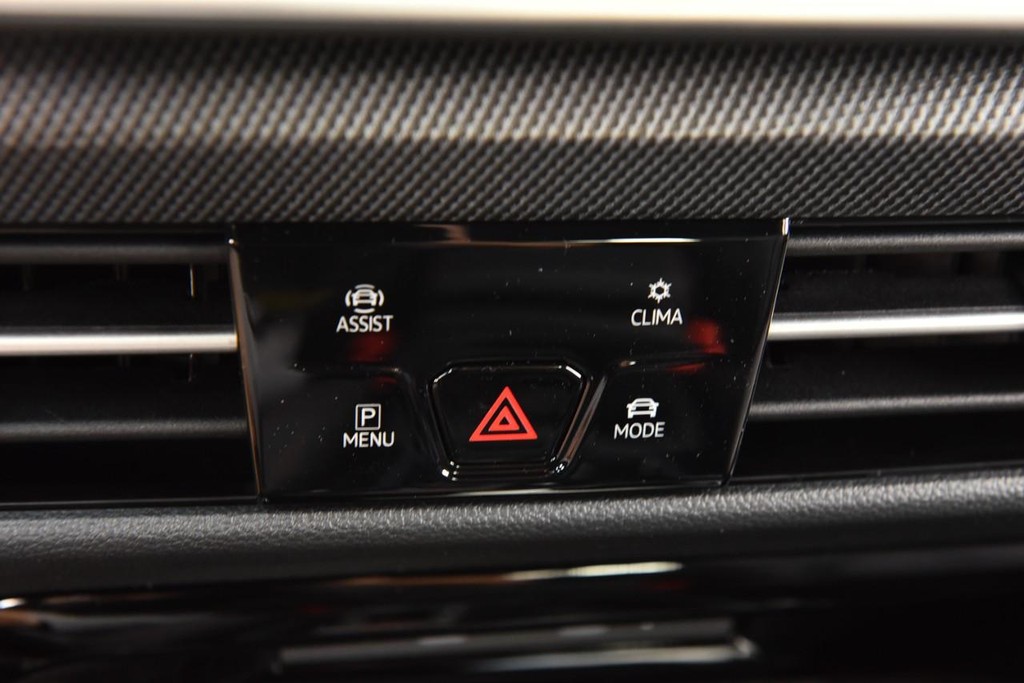 Volkswagen Golf GTI Vehicle Full-screen Gallery Image 15