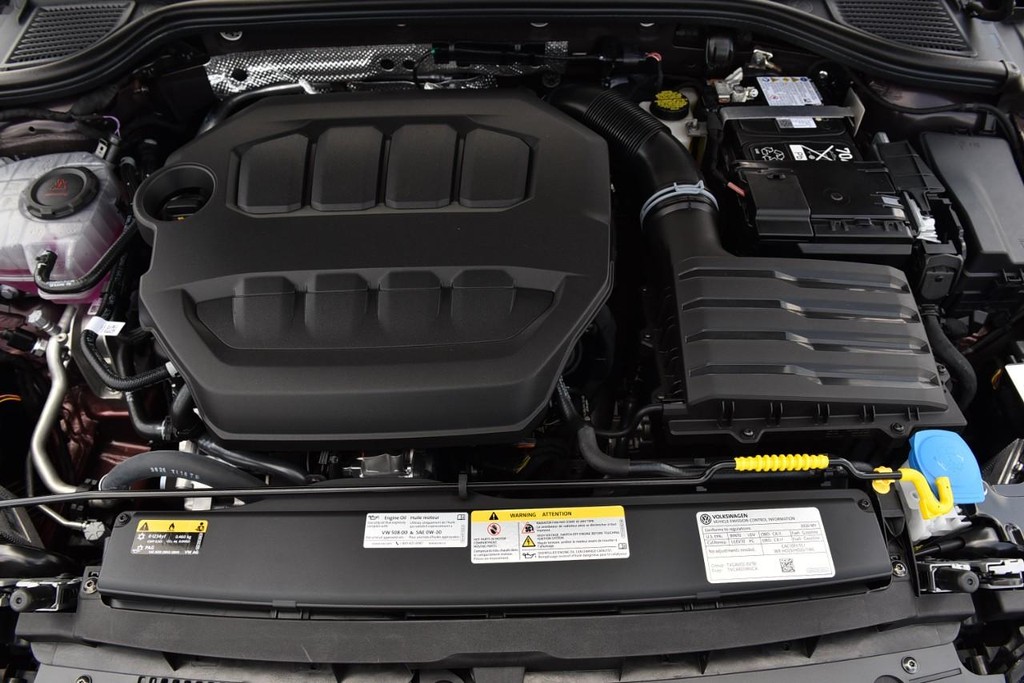 Volkswagen Golf GTI Vehicle Full-screen Gallery Image 25