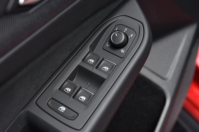 Volkswagen Golf GTI Vehicle Image 08