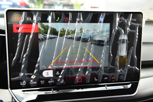 Volkswagen Golf GTI Vehicle Image 12