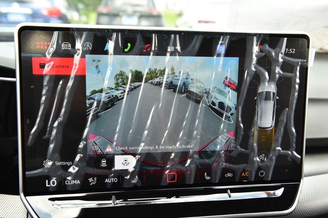 Volkswagen Golf GTI Vehicle Image 13