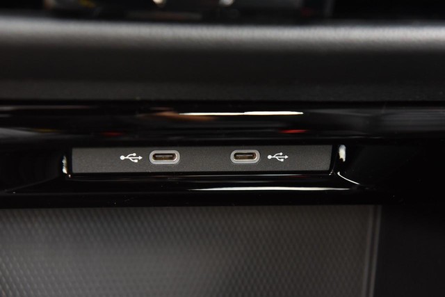 Volkswagen Golf GTI Vehicle Image 16