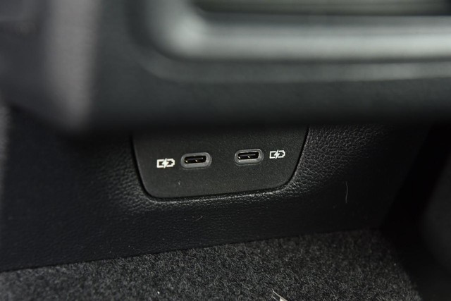 Volkswagen Golf GTI Vehicle Image 23