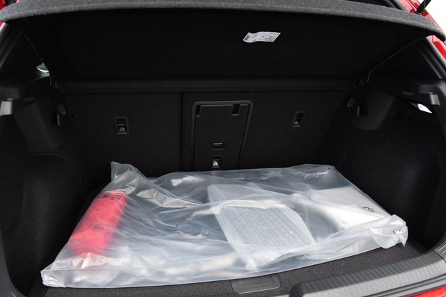Volkswagen Golf GTI Vehicle Image 24