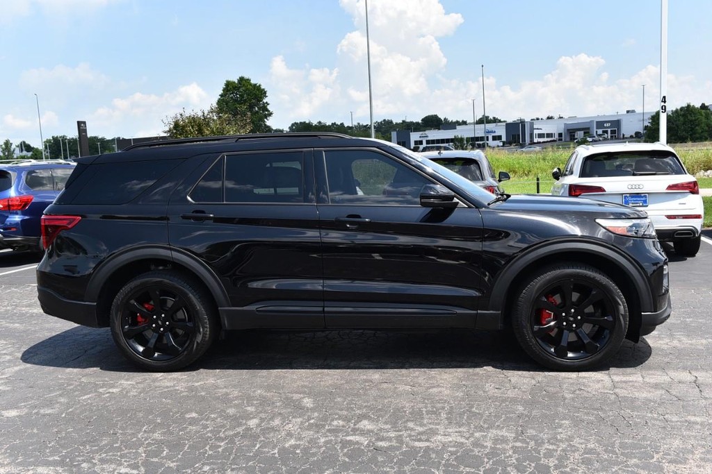 Ford Explorer Vehicle Full-screen Gallery Image 05