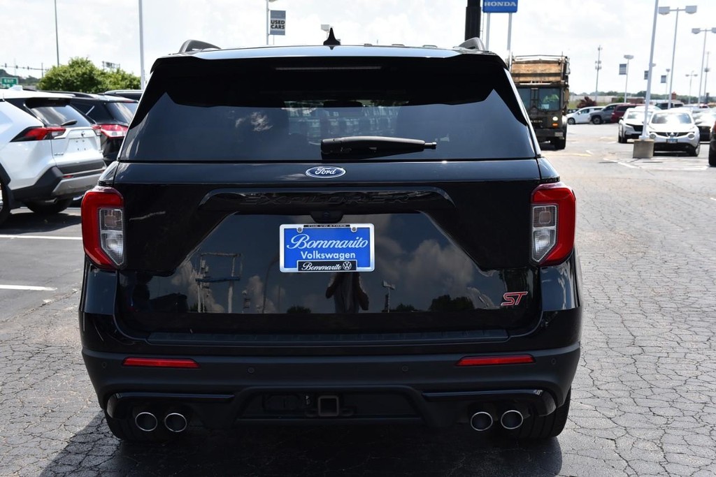 Ford Explorer Vehicle Full-screen Gallery Image 06