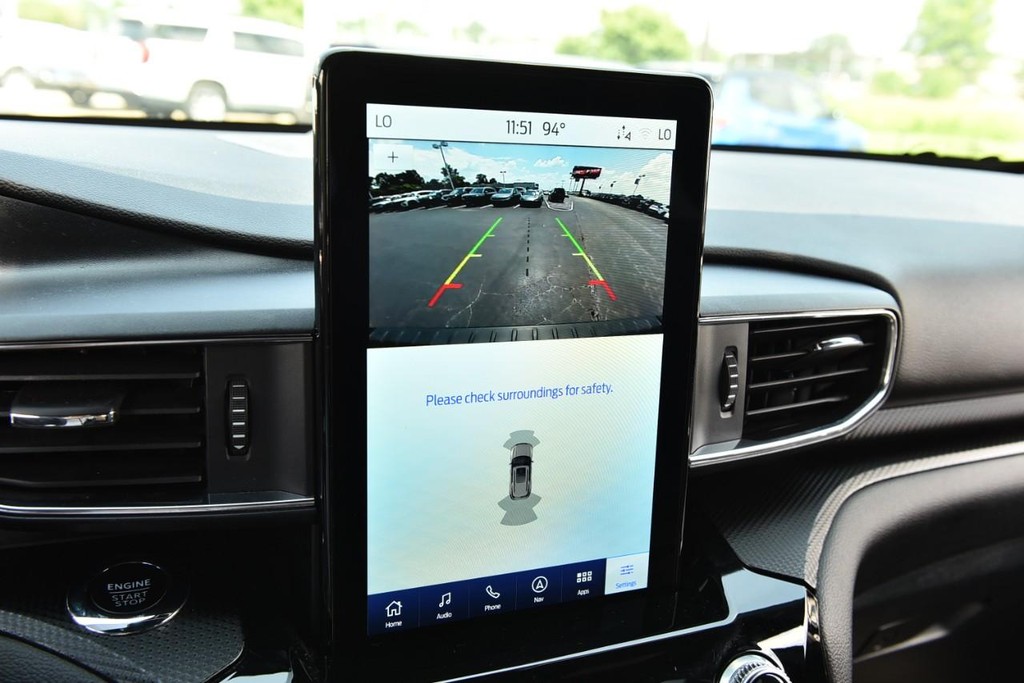 Ford Explorer Vehicle Full-screen Gallery Image 13
