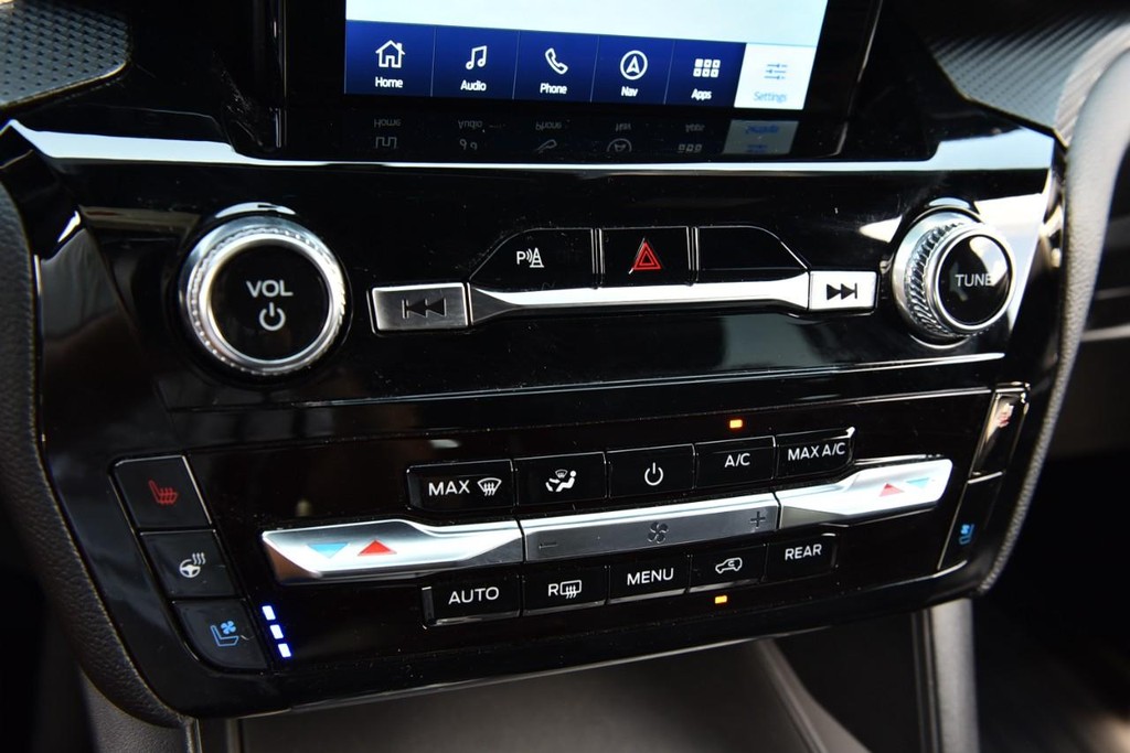 Ford Explorer Vehicle Full-screen Gallery Image 14