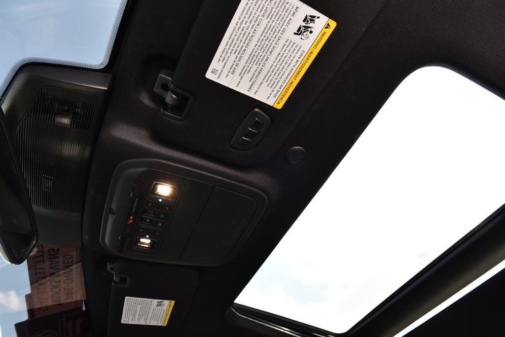 Ford Explorer Vehicle Full-screen Gallery Image 21
