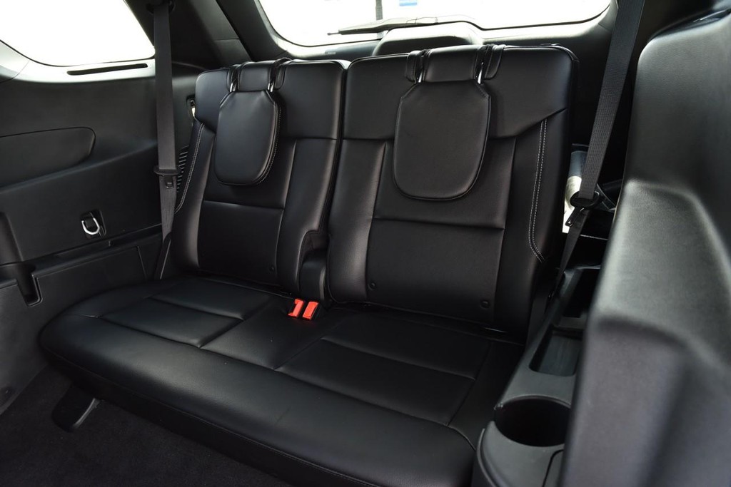 Ford Explorer Vehicle Full-screen Gallery Image 24