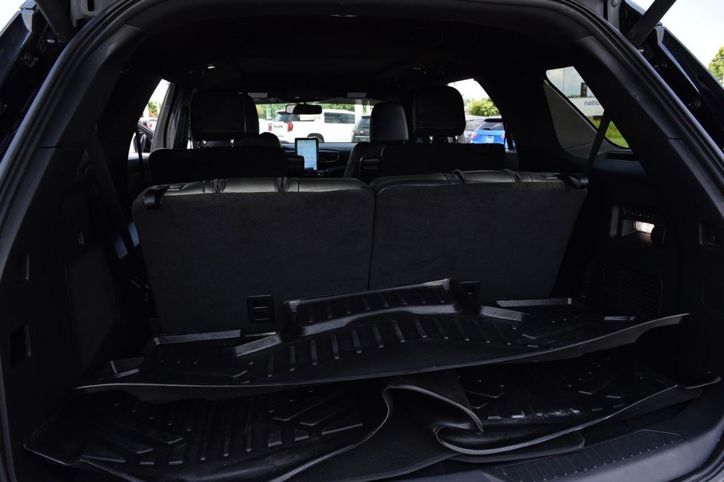Ford Explorer Vehicle Full-screen Gallery Image 25