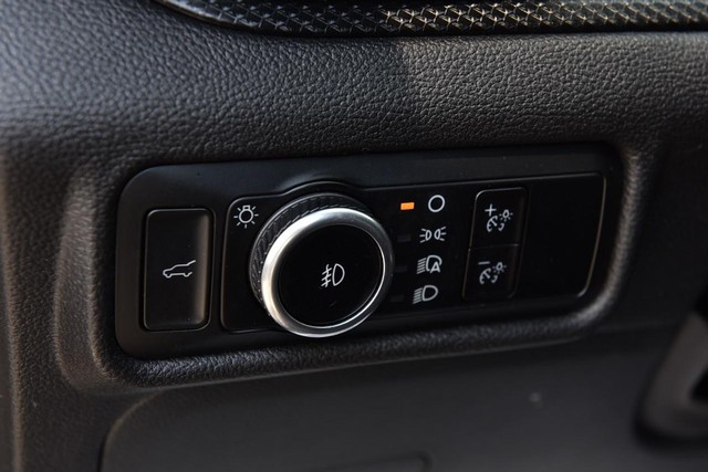 Ford Explorer Vehicle Image 11