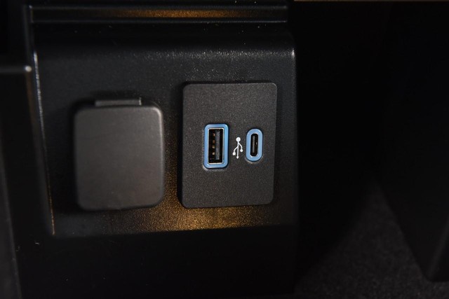 Ford Explorer Vehicle Image 15